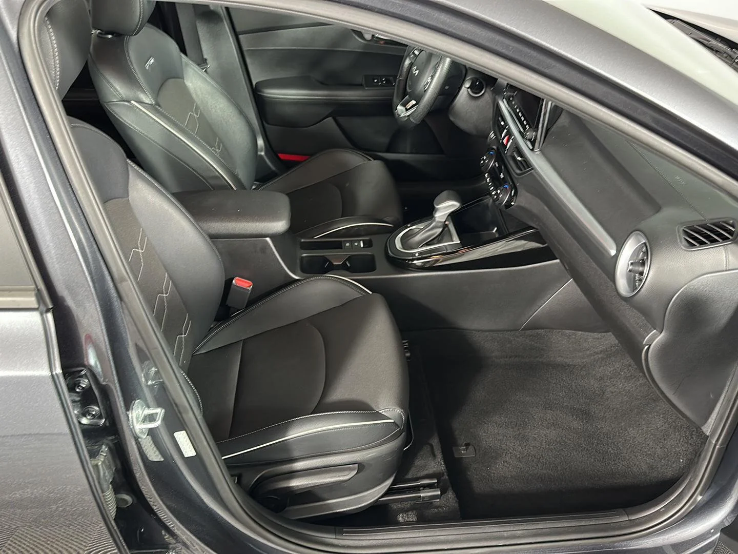 Used 2023 Gravity Gray Kia GT-Line image 20