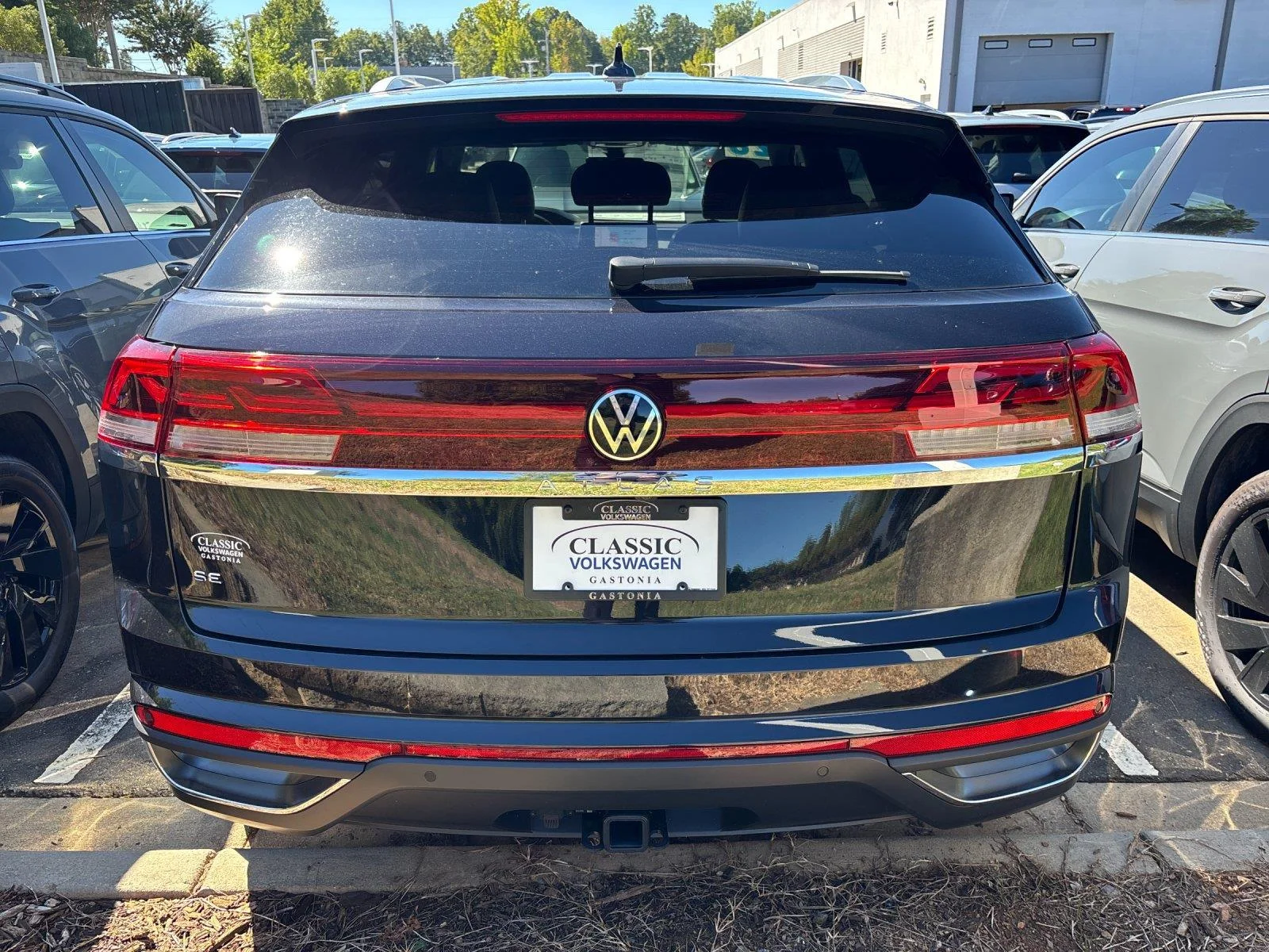 New 2026 Deep Black Pearl Volkswagen 2.0T SE w/Technology image 4