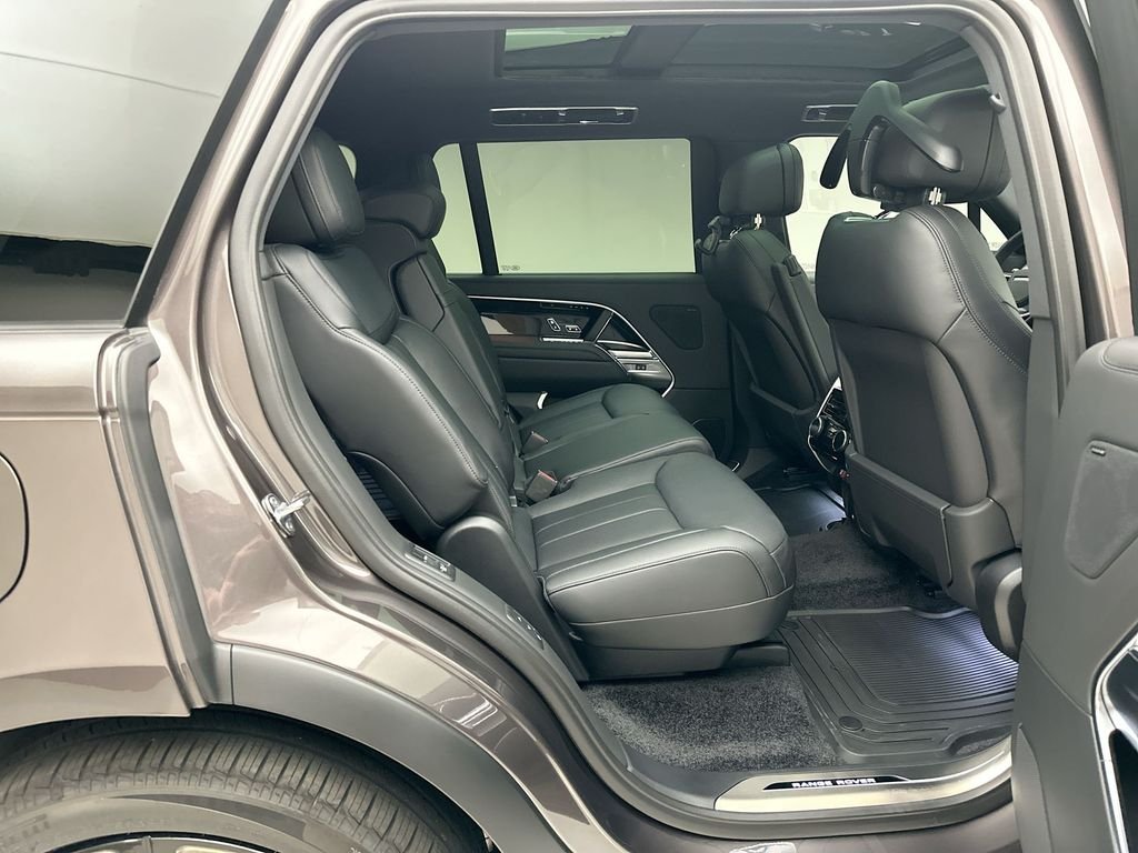New 2026 Charente Grey Prem Met Land Rover SE image 7