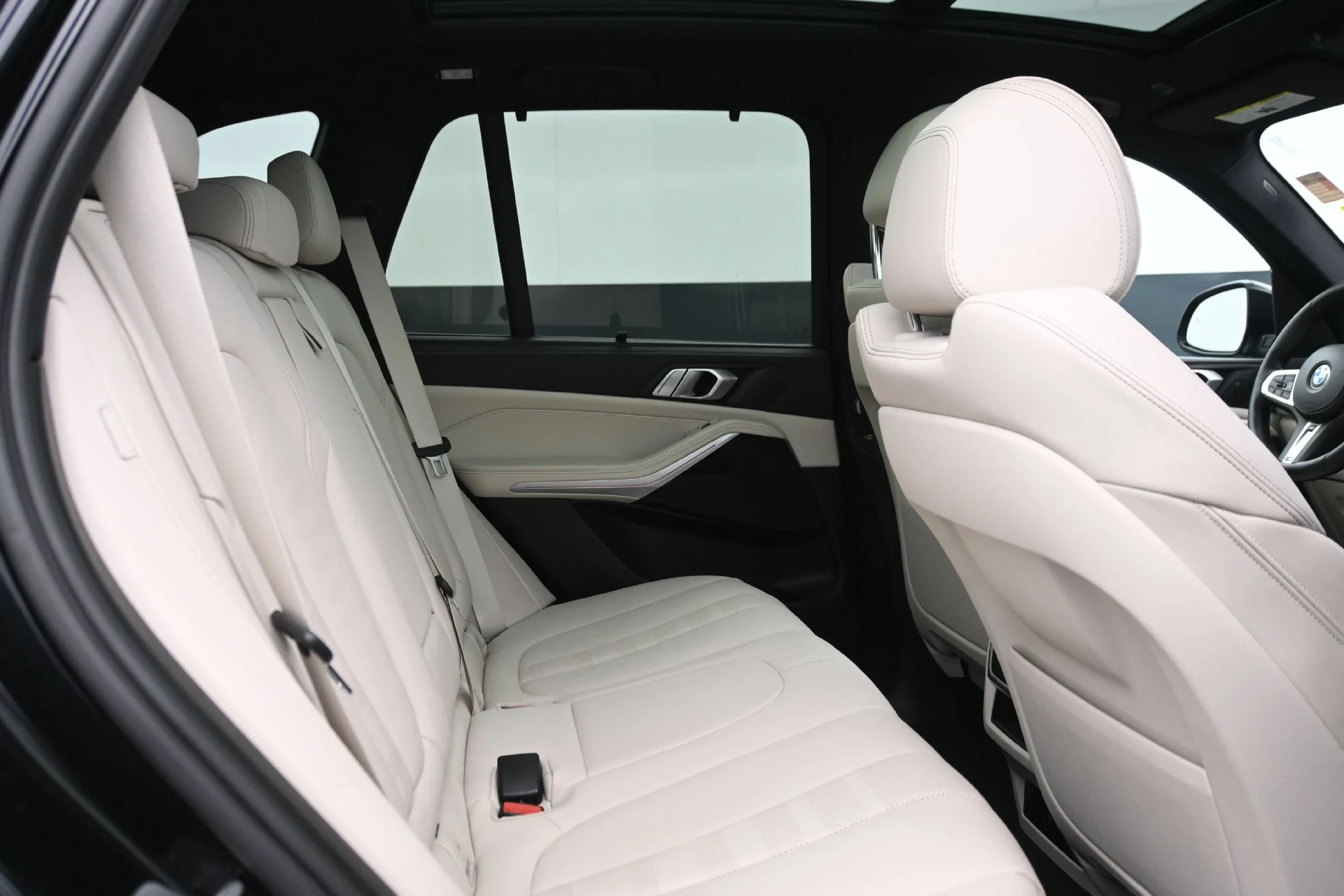 Used 2022 Black Sapphire Metallic BMW xDrive40i image 14