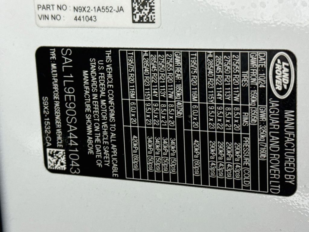 Used 2025 White Land Rover Dynamic SE image 34