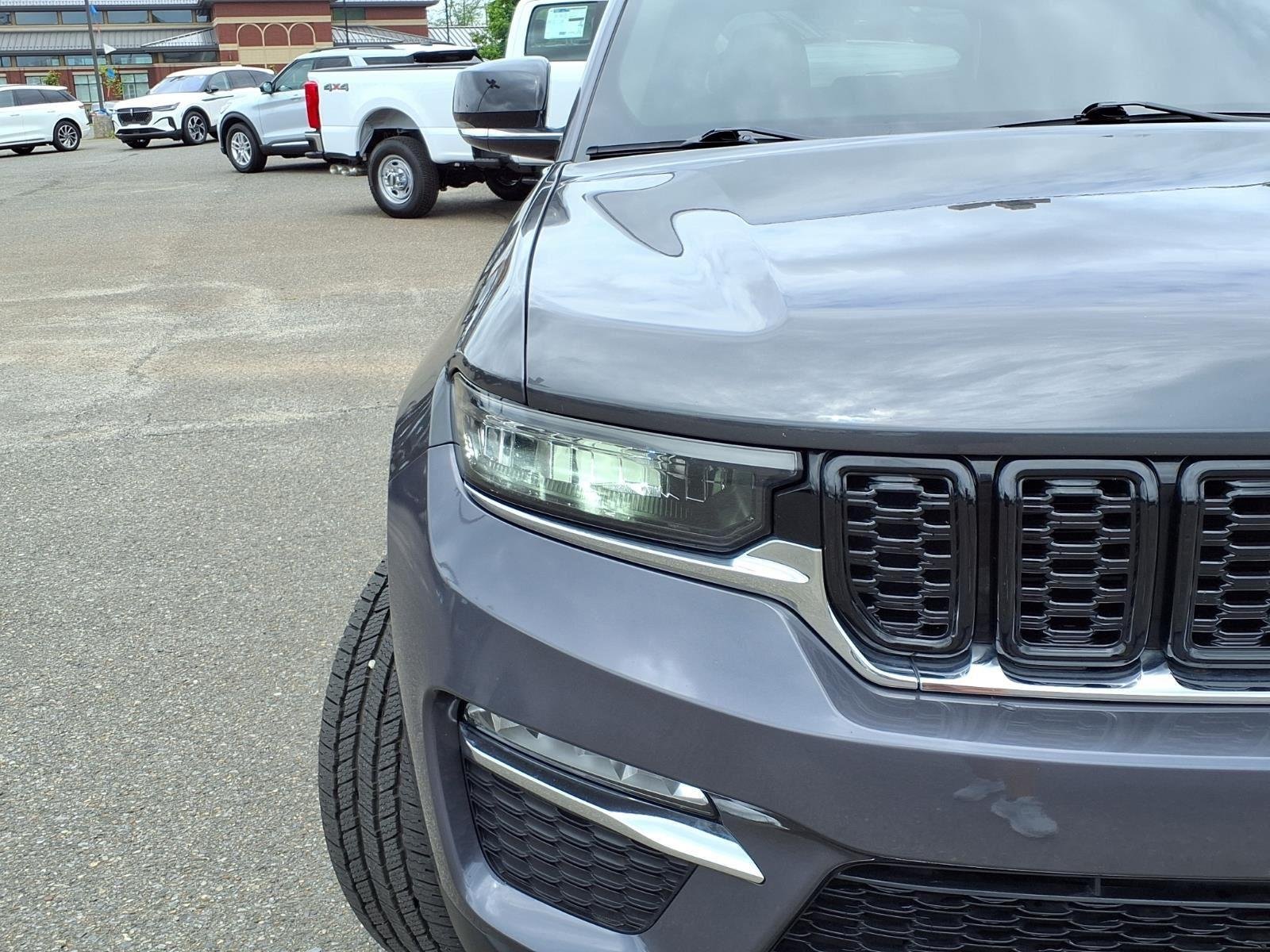 Used 2022 Baltic Gray Metallic Clearcoat Jeep Limited image 16