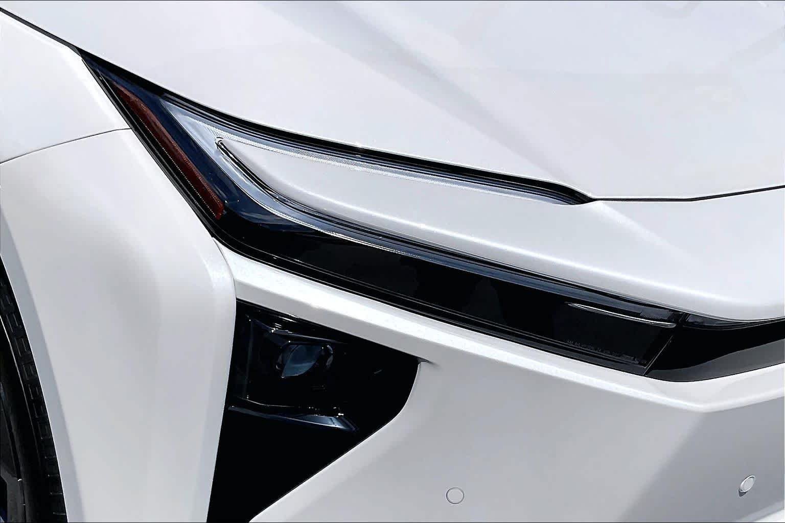 New 2026 Wind Chill Pearl Toyota XLE image 13