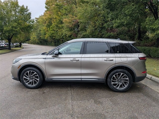 2020 Lincoln Corsair Standard photo 2