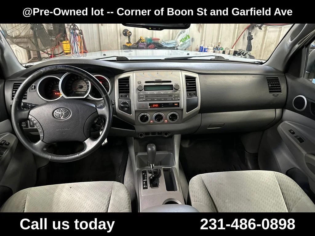 Used 2009 Silver Toyota Base image 18