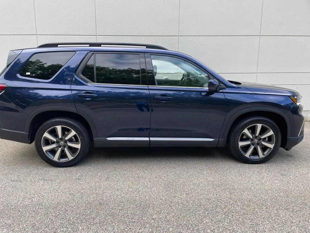 Certified Used 2024 Obsidian Blue Pearl Honda Touring image 23
