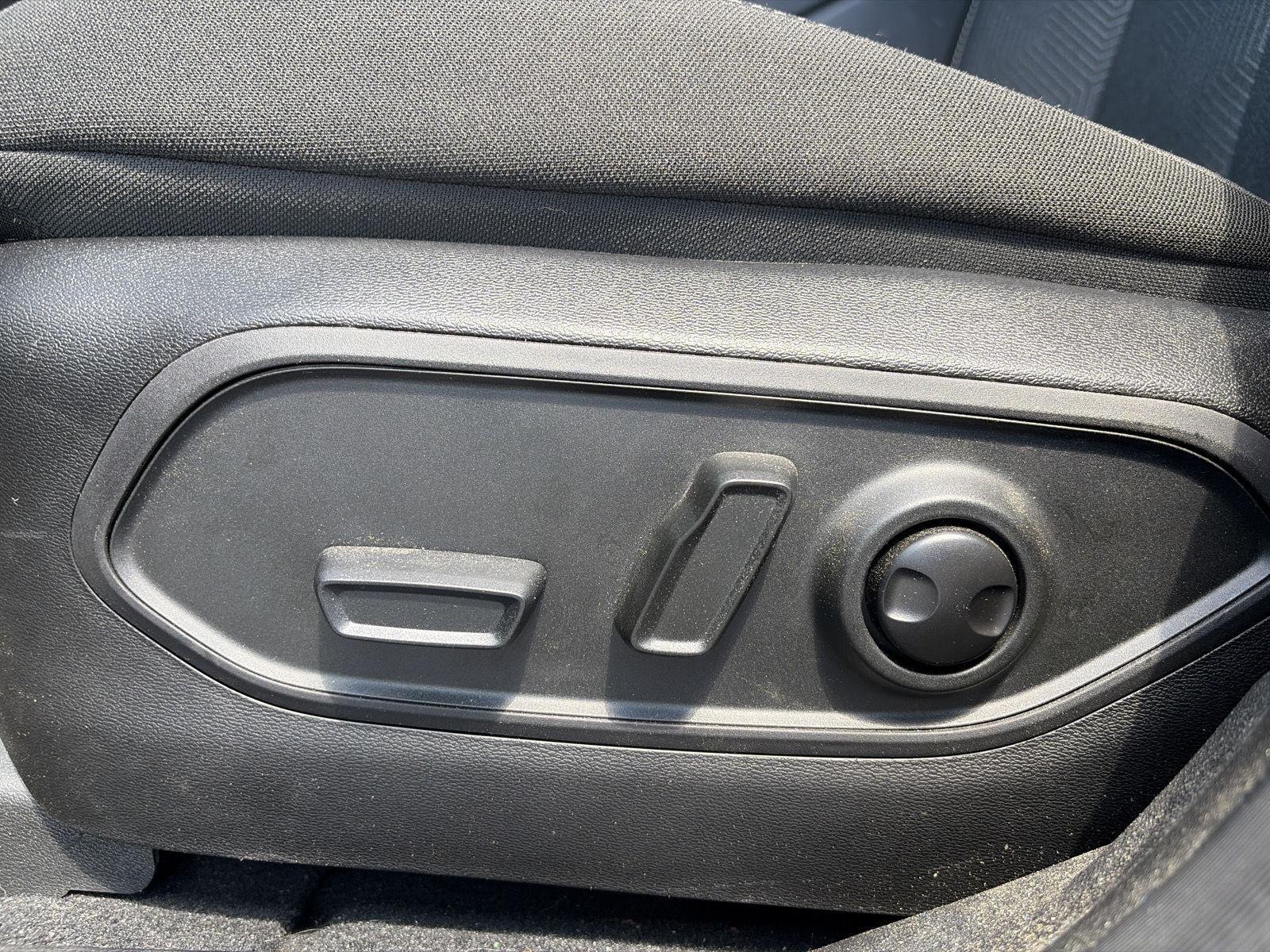 Used 2026 Diamond Black Crystal Pearlcoat Jeep Laredo image 13