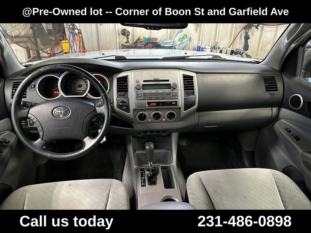 Used 2009 Silver Toyota Base image 18