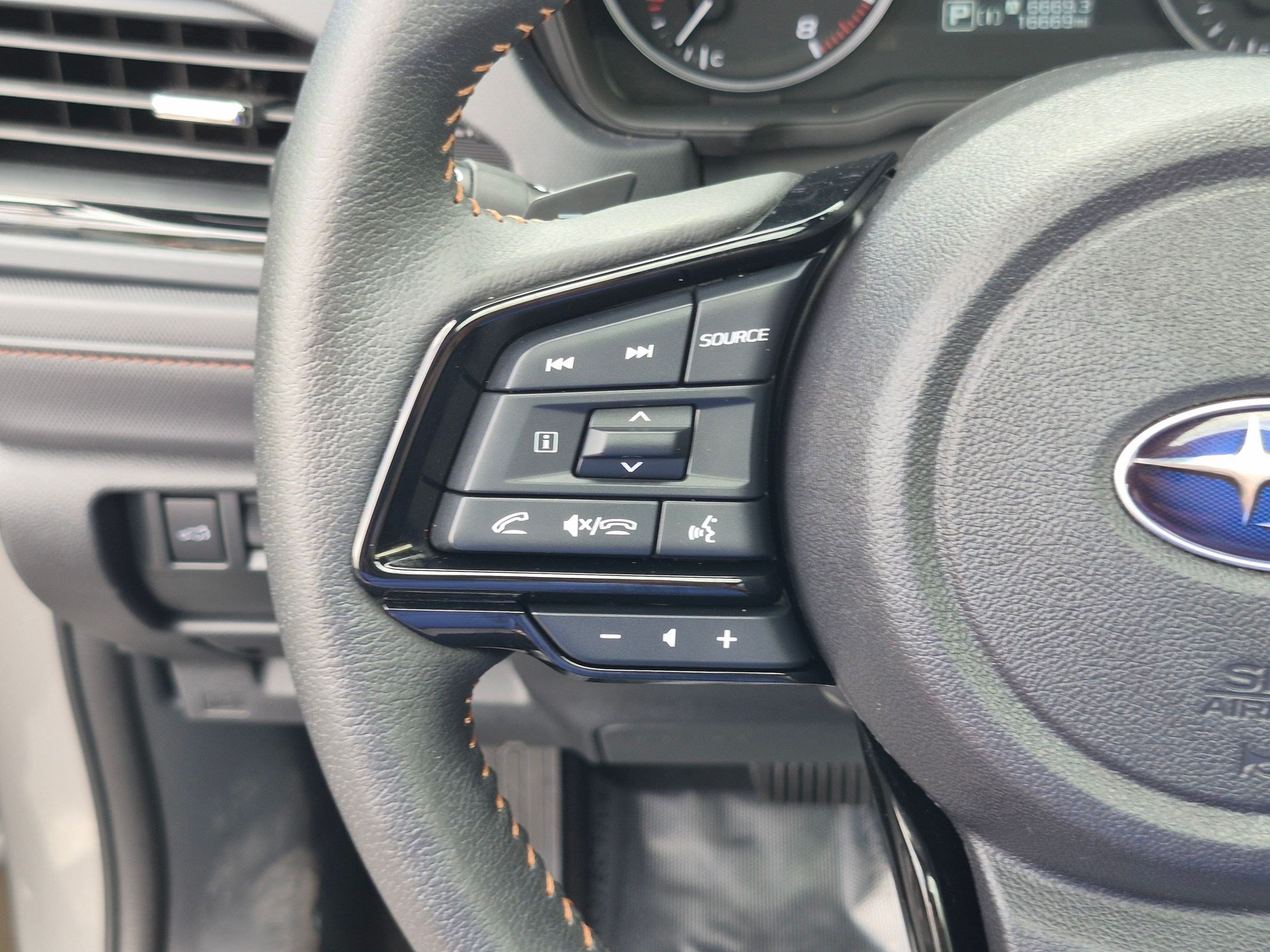Certified Used 2025 River Rock Pearl Subaru Touring image 17