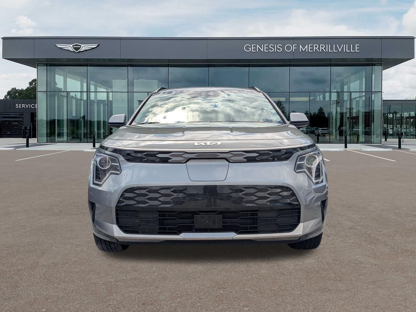 Used 2024 Gray Kia Wind image 3