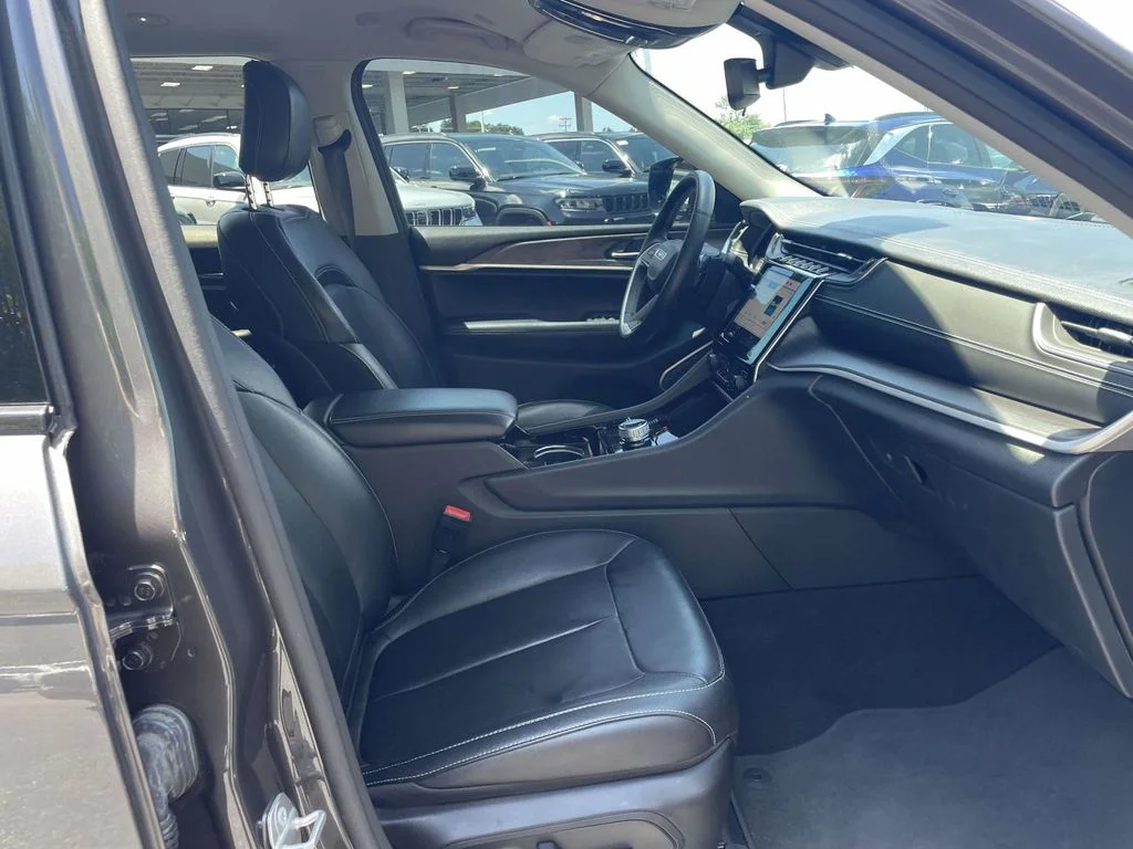 Used 2022 Gray Jeep Limited image 15