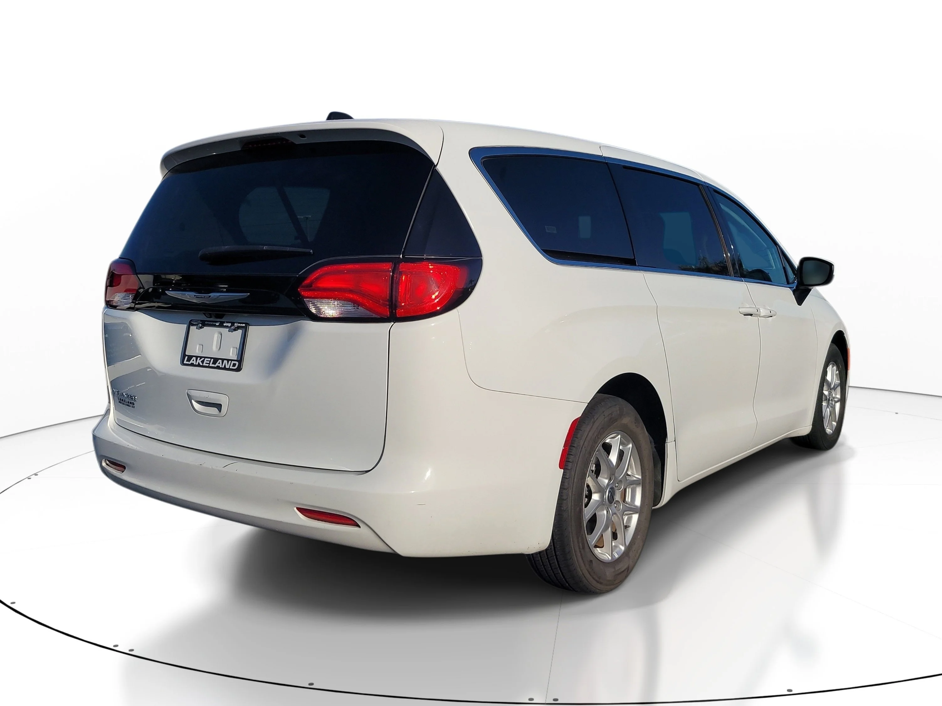 Used 2023 Bright White Clearcoat Chrysler LX image 4