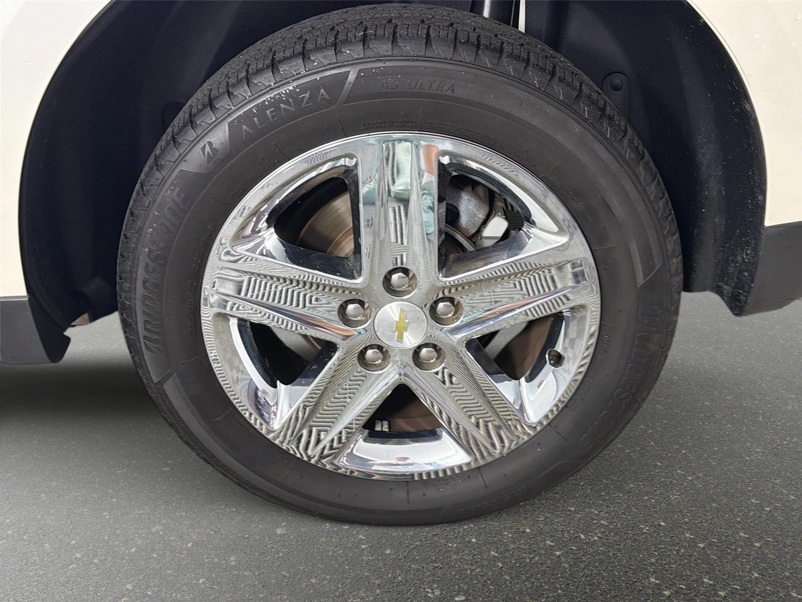 Used 2015 White Diamond Pearl Chevrolet LTZ image 27