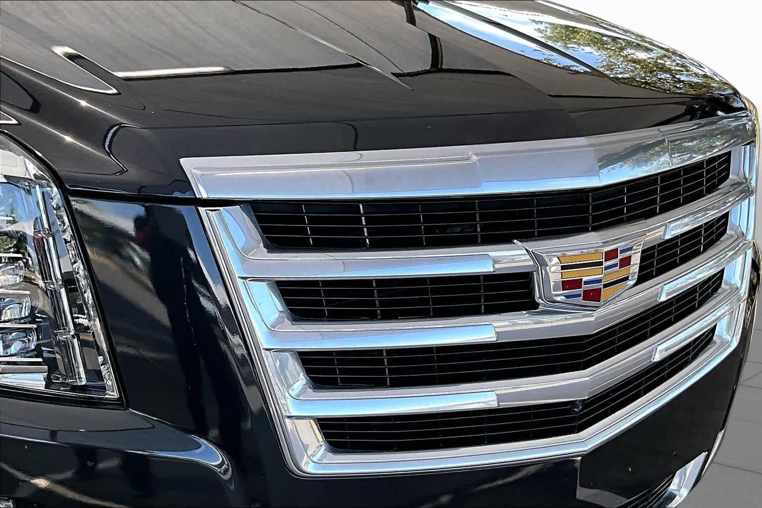 Used 2019 Manhattan Noir Metallic Cadillac Luxury image 30