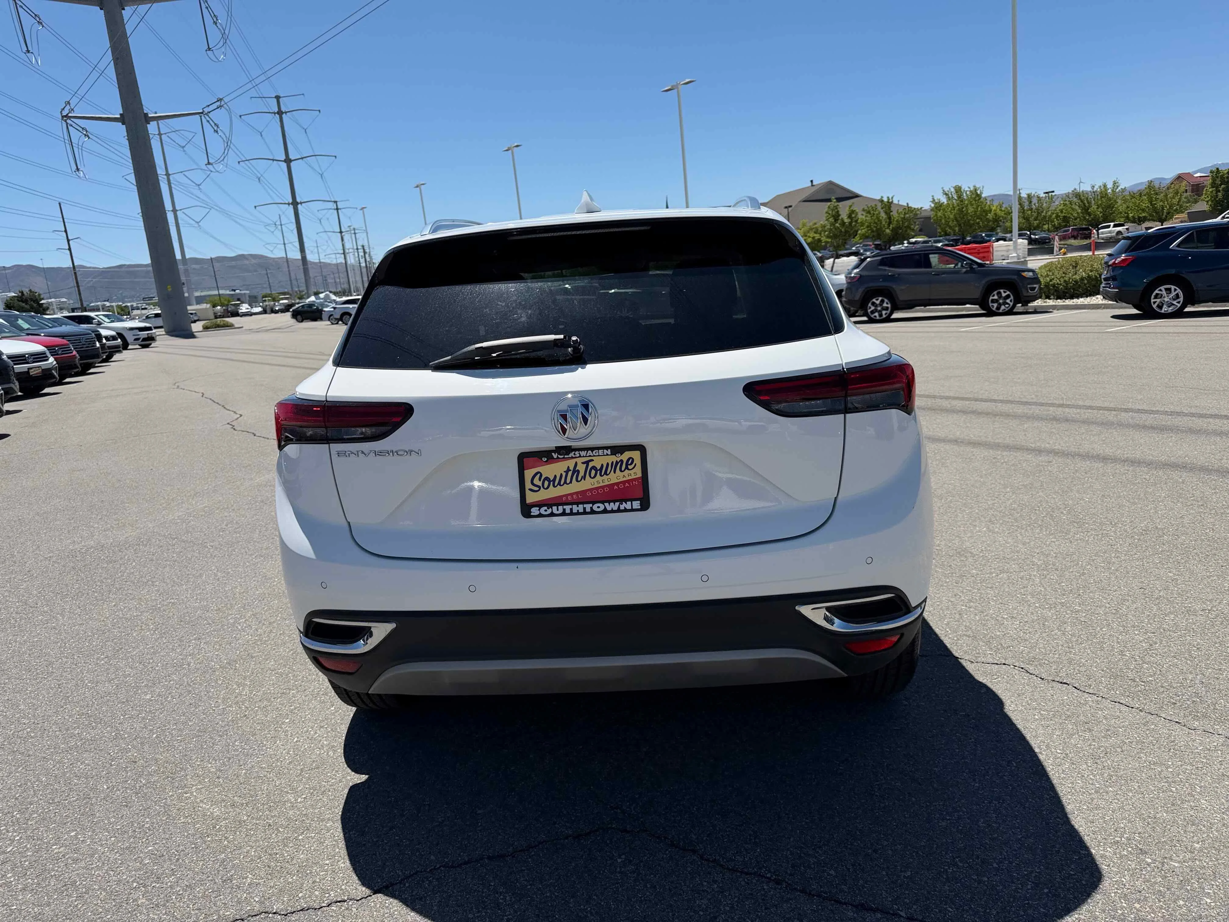 Used 2022 Summit White Buick Preferred image 6