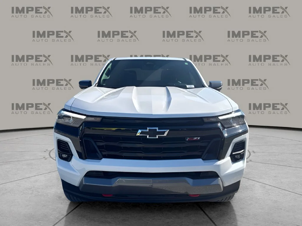 Used 2025 White Chevrolet Z71 image 8