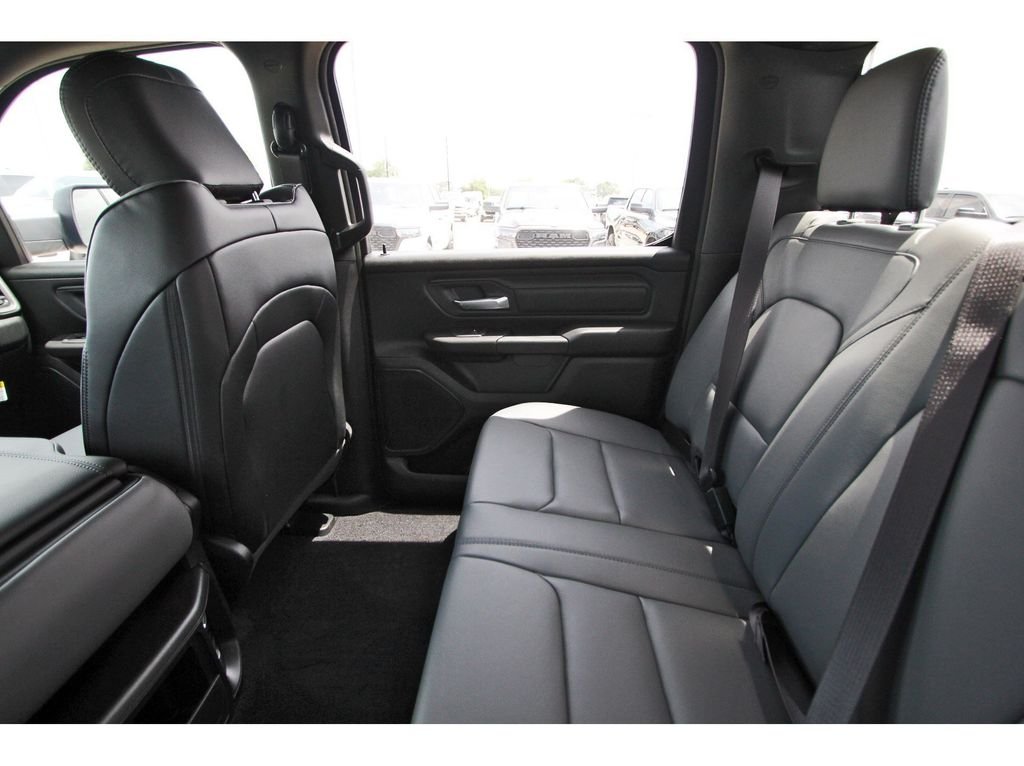 New 2026 Diamond Black Crystal Pearl-Coat Exterior Paint RAM Tradesman image 14