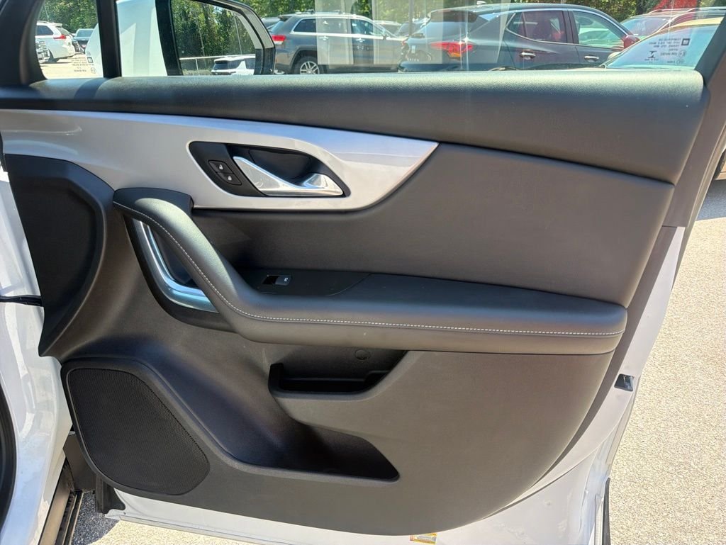 Used 2023 White Chevrolet LT image 30