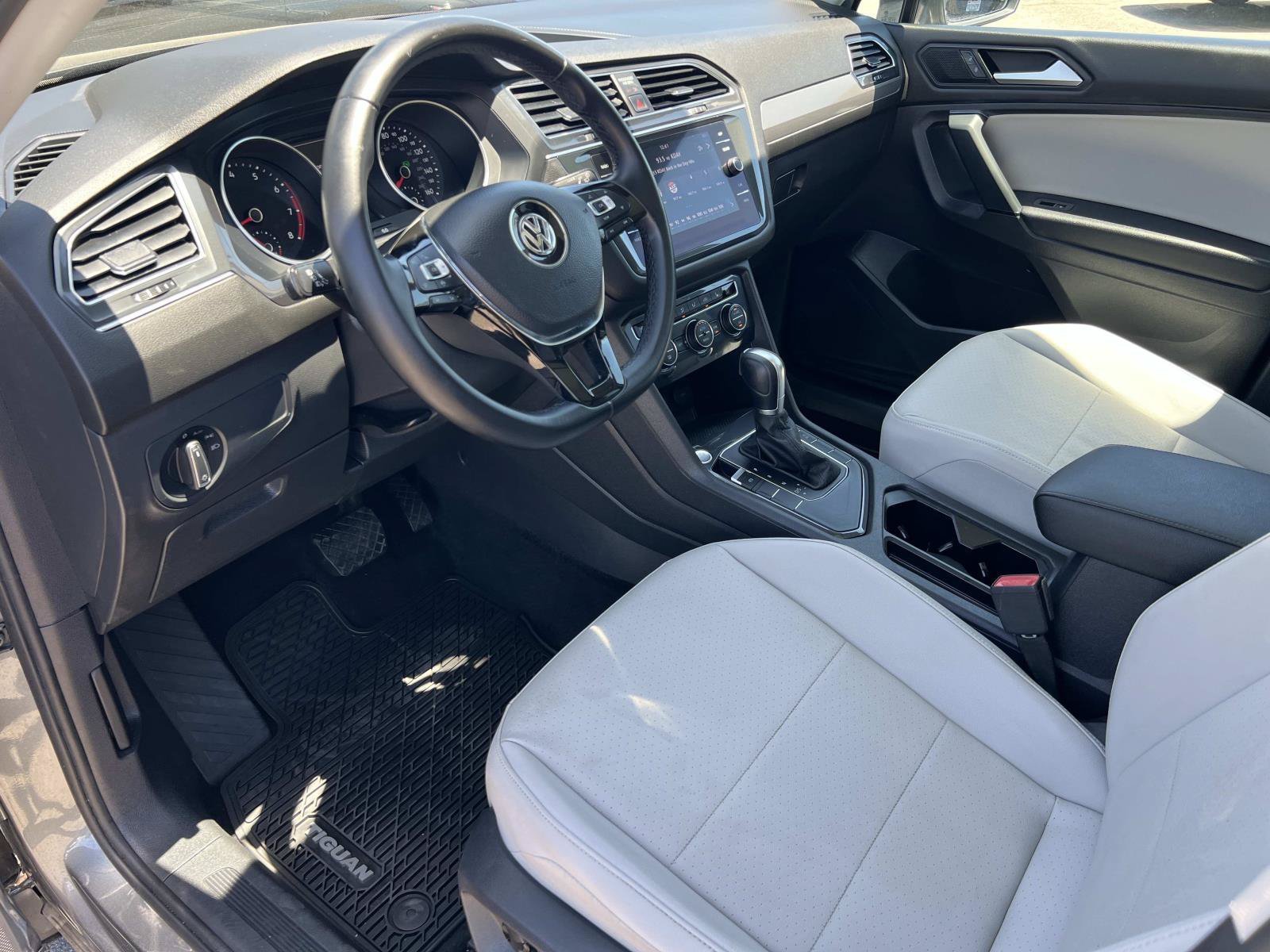 Used 2019 Platinum Gray Metallic Volkswagen SE image 5
