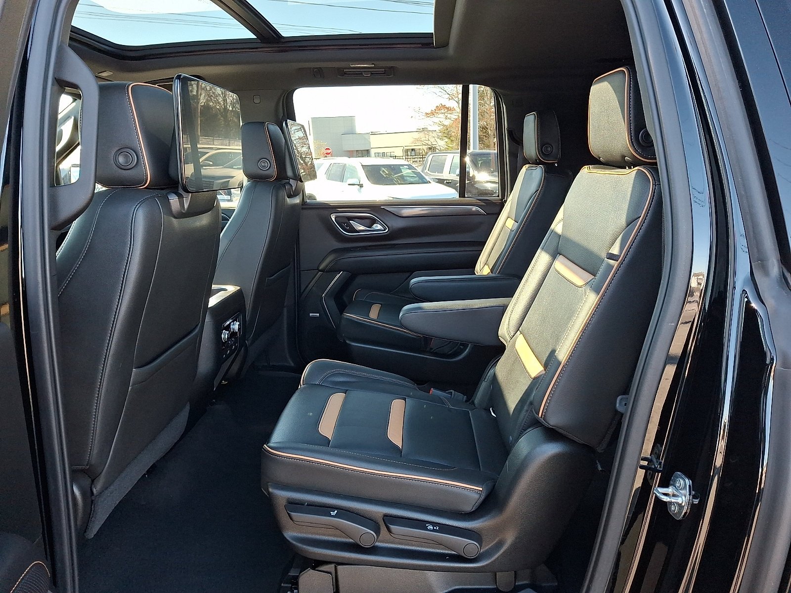 2021 GMC Yukon XL AT4 - Photo 10