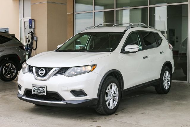 Used 2016 White Nissan SV image 4
