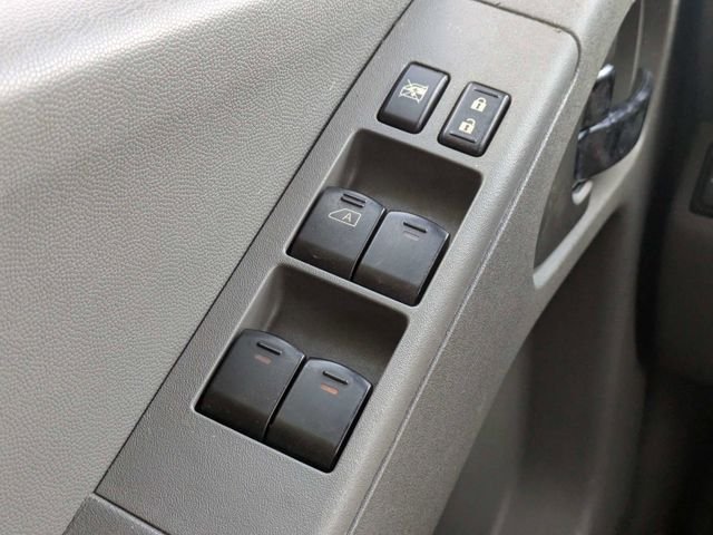 Used 2017 White Nissan Desert Runner image 21