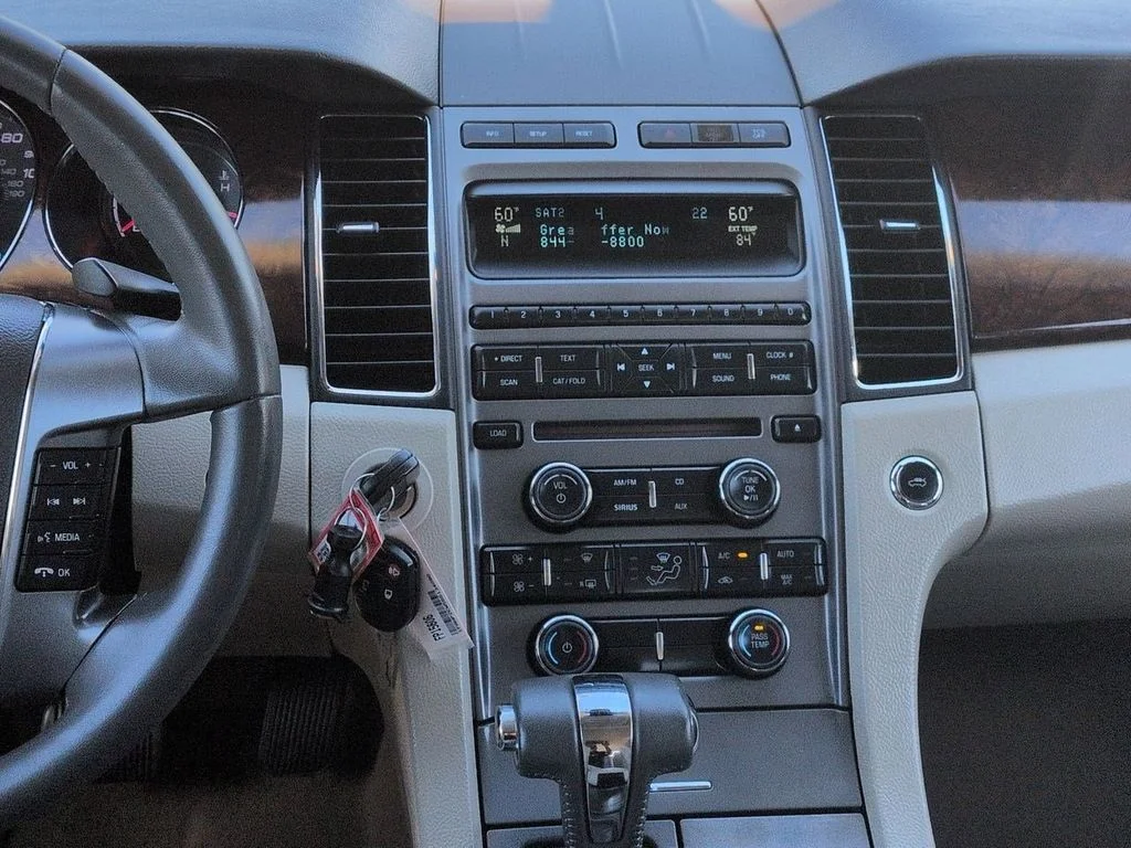 Used 2011 White Platinum Clearcoat Metallic Ford SEL image 17