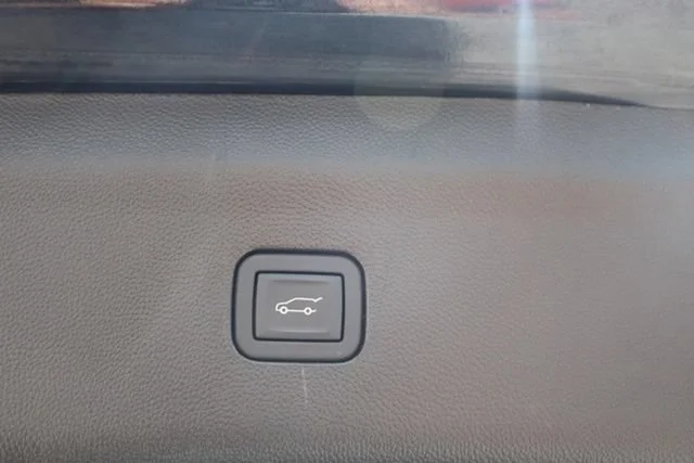 Used 2023 Ebony Twilight Metallic Buick Essence image 36
