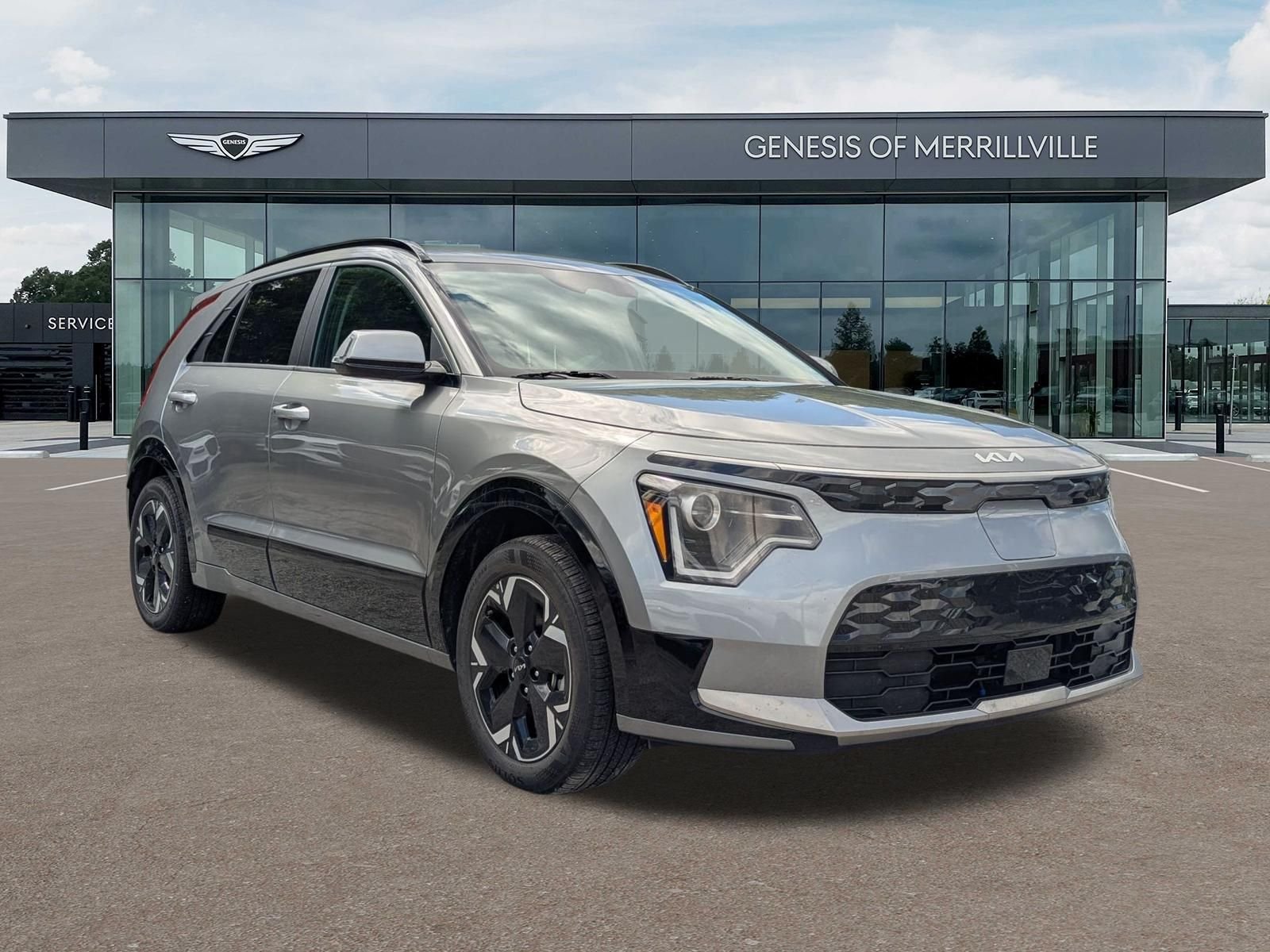 Used 2024 Gray Kia Wind image 1