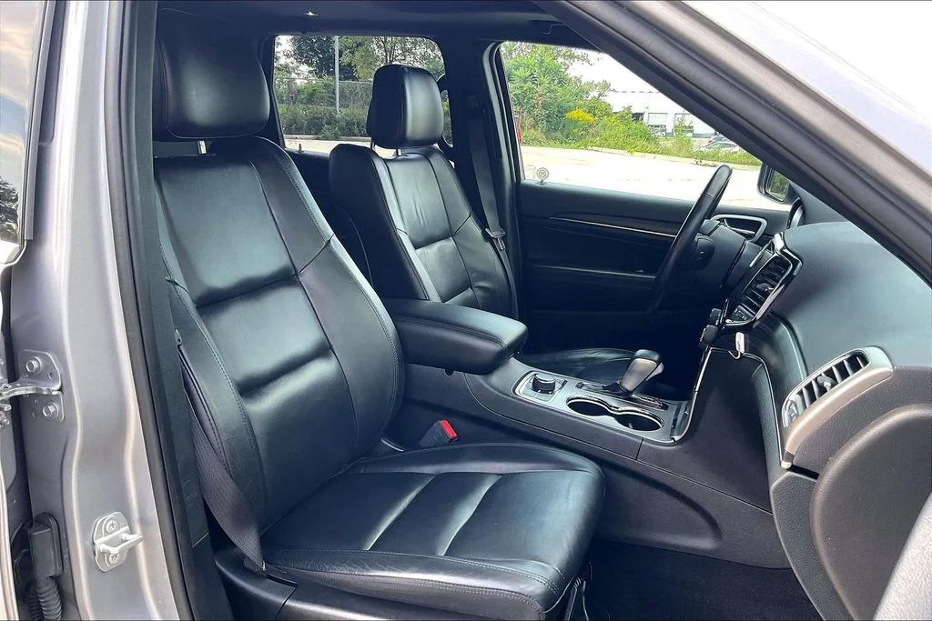 Used 2021 Silver Jeep Limited image 6