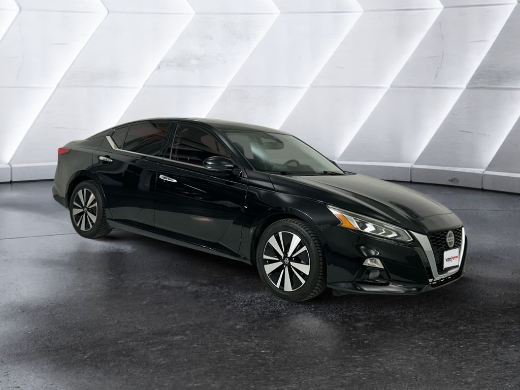 Used 2019 Black Nissan 2.5 SV image 1
