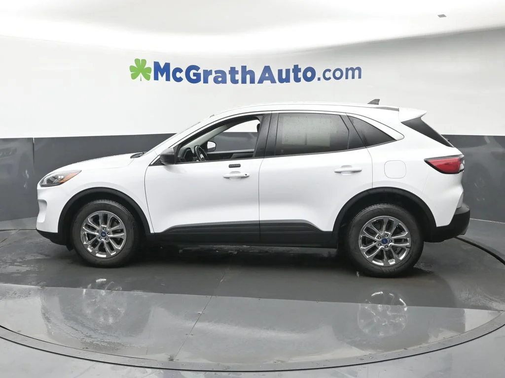 Used 2022 White Ford SE image 23