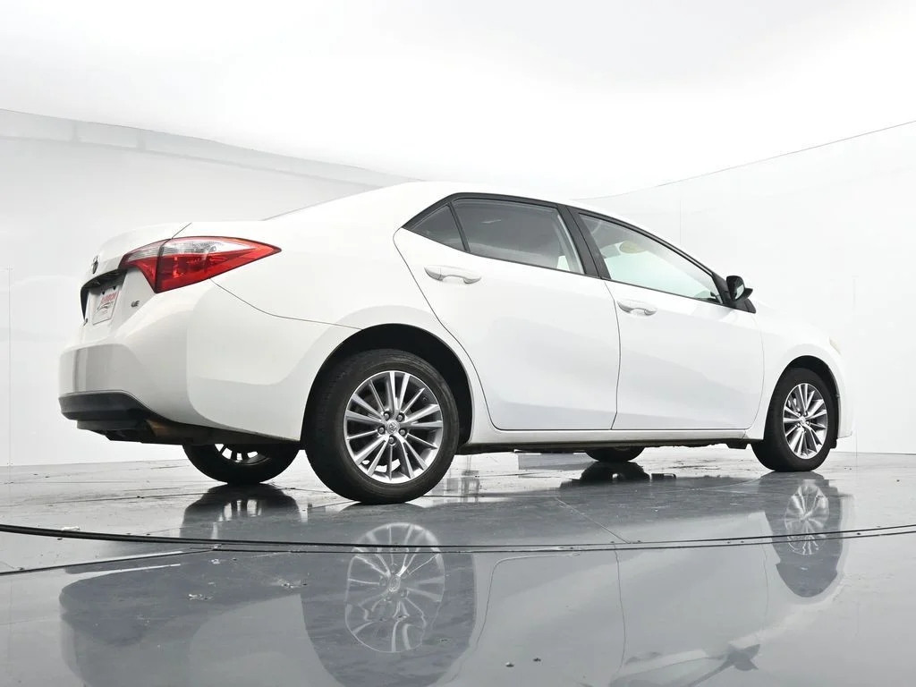 Used 2014 White Toyota LE Plus image 33