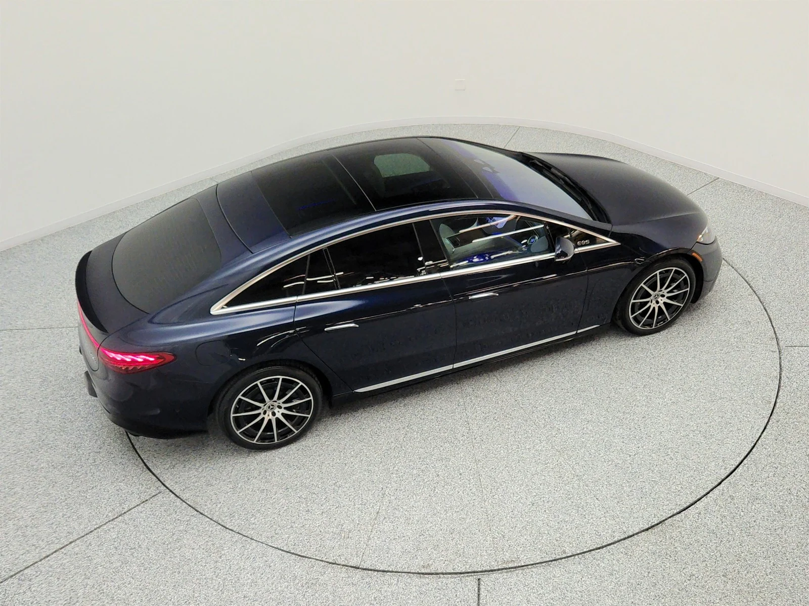 Used 2023 Nautical Blue Metallic Mercedes-Benz EQS 580 4MATIC® Sedan image 24
