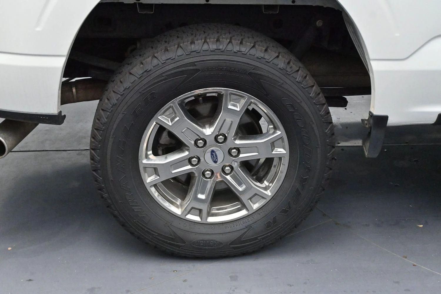 Used 2023  Ford LARIAT image 35