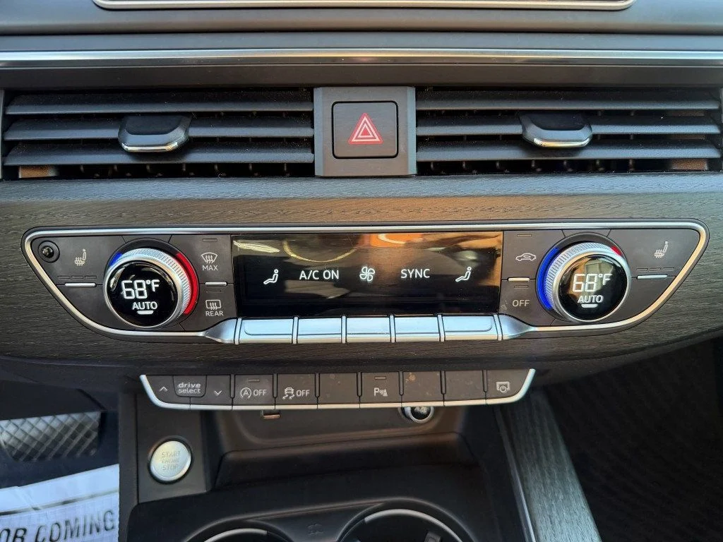 Used 2019 Navarra Blue Metallic Audi  image 22