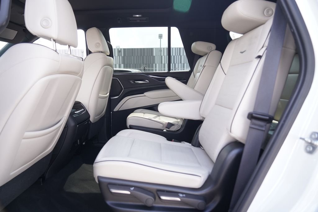 Used 2021 White Cadillac Sport image 30