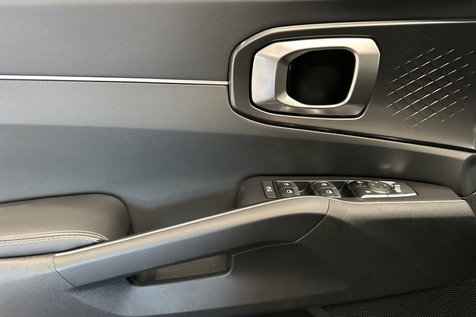 New 2026 Ivory Silver Kia LX image 7