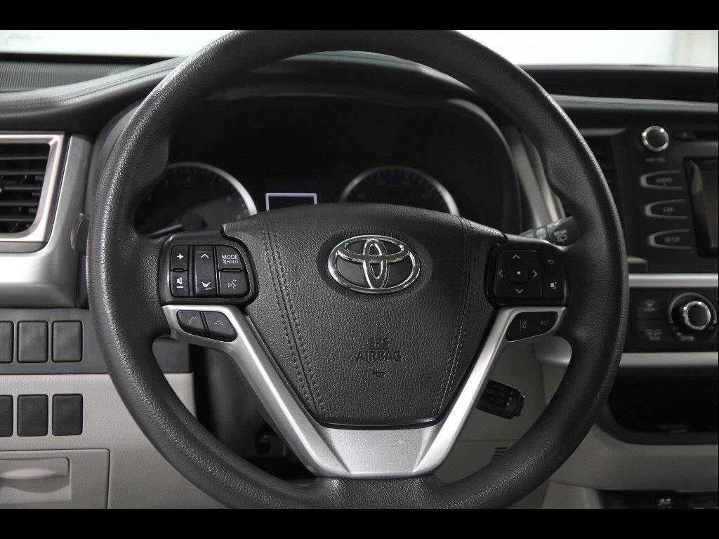 2019 Toyota Highlander LE - Photo 7