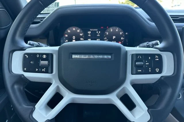 Certified Used 2025 Blue Land Rover X-Dynamic SE image 22