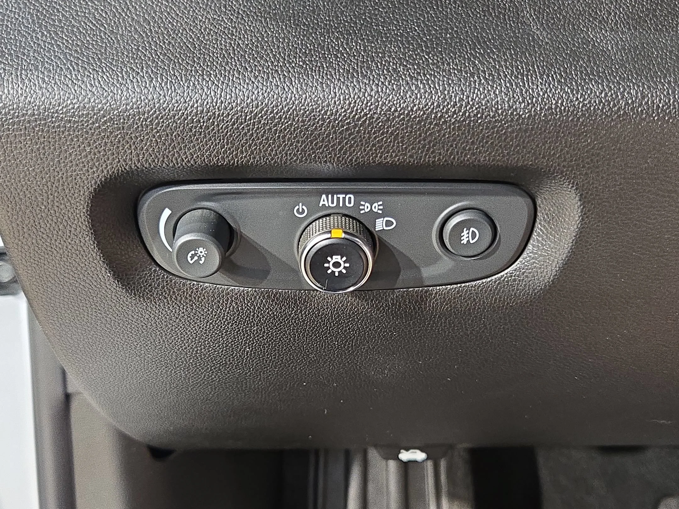 Used 2019 Summit White Chevrolet Premier image 26