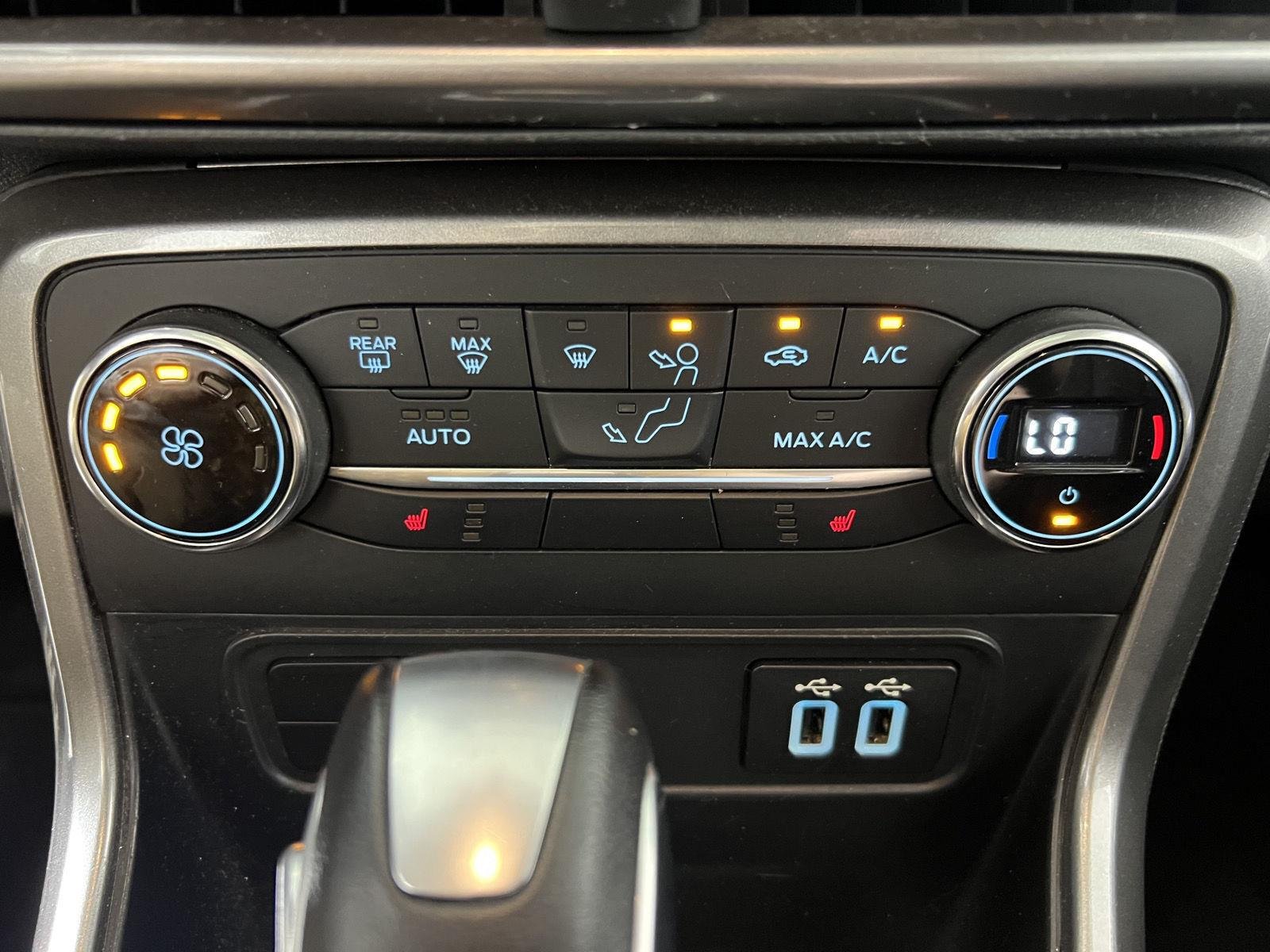 Used 2019 Shadow Black Ford SE image 19