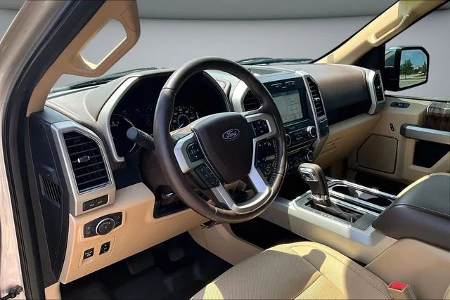 Used 2018 White Gold Ford Lariat image 17