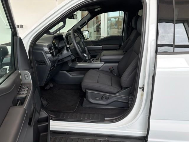 New 2026 Oxford White Ford XLT image 16