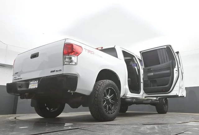 Used 2011 White Toyota Grade image 50