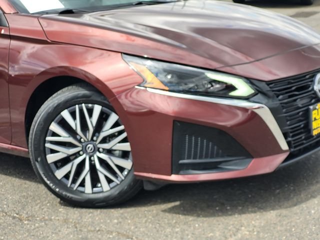 Used 2025 Red Nissan 2.5 SV image 9
