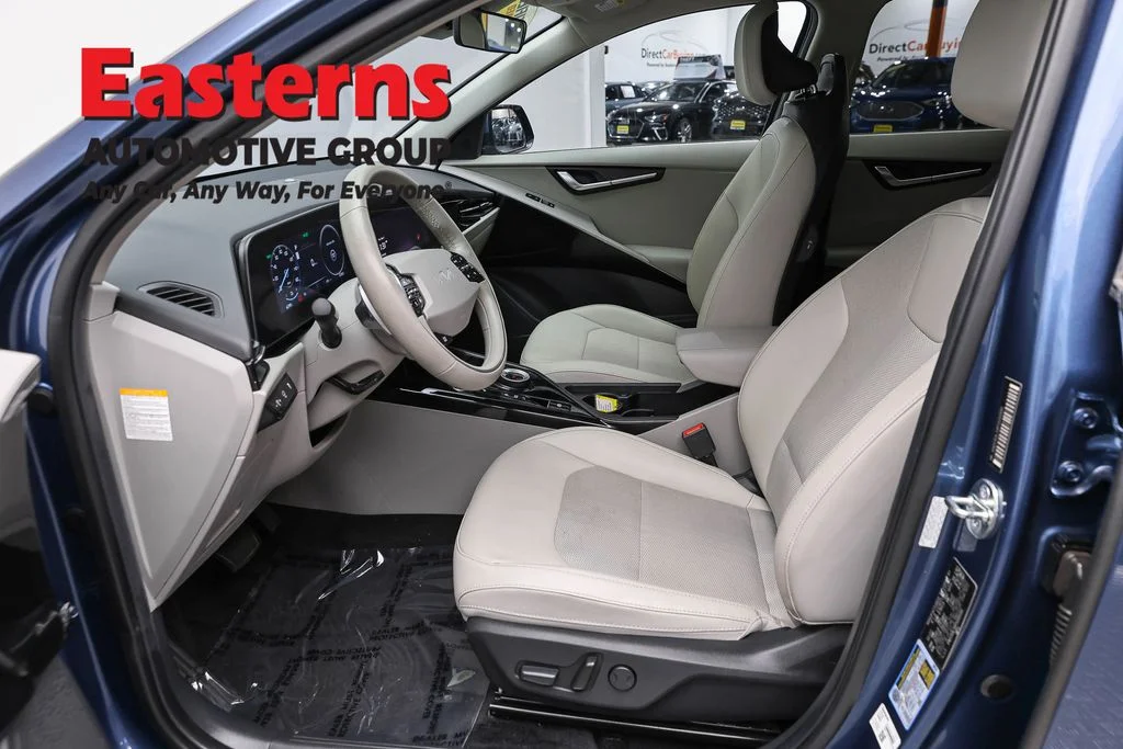 Used 2023 Blue Kia Wind image 14