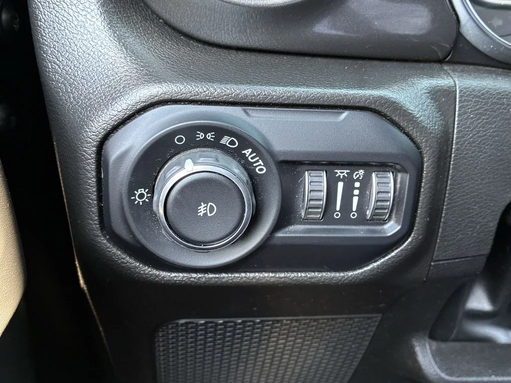 Used 2022 Black Jeep Unlimited Sport Altitude image 31