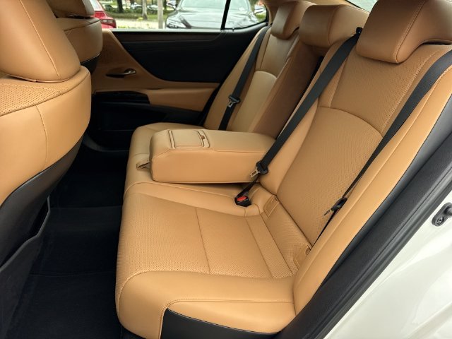 2024 Lexus ES 350 - Photo 23