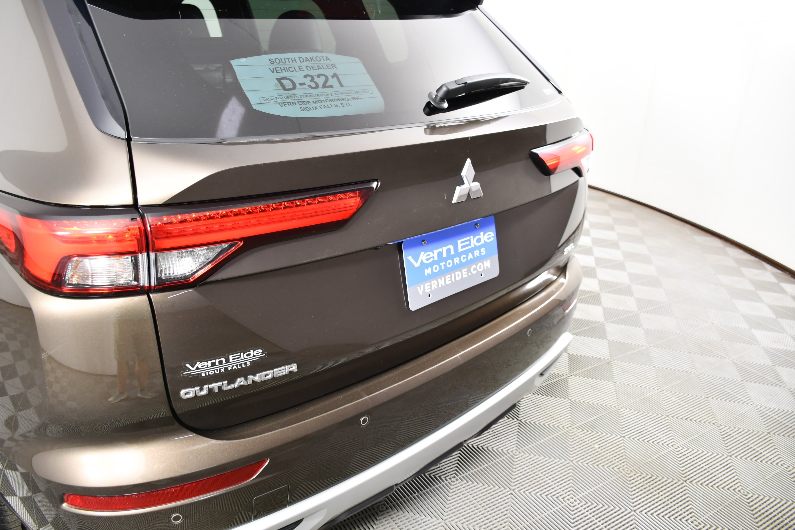 Used 2022 Deep Bronze Metallic Mitsubishi SEL image 15